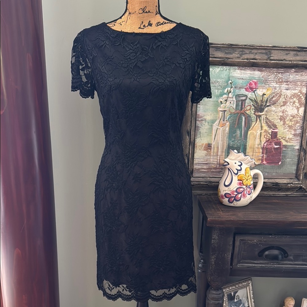 Elegant Vintage Black Lace Dress. 1980s size 10. Measurements below.